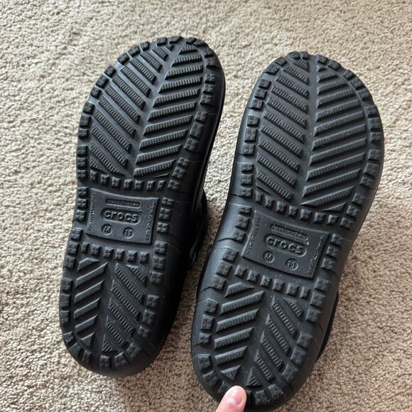 Crocs Classic Style in Black Sherpa Lined Slip On Shoes Closed Toe Men's Size 11 - Picture 8 of 11